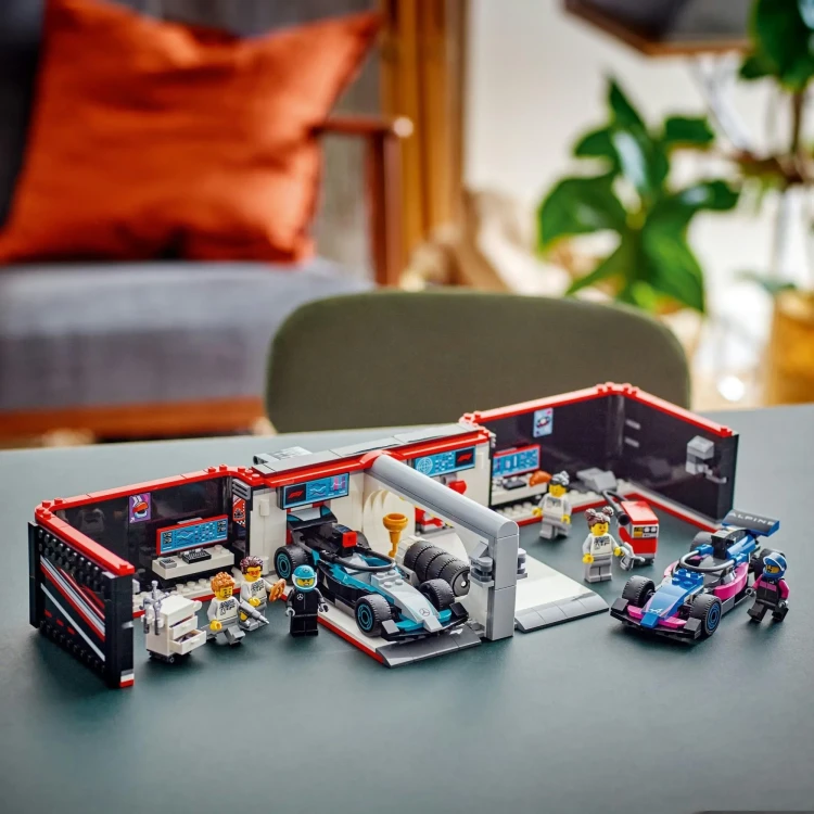 4bed2b3d-a958-43fc-a561-d4206799bed1_i-lego-city-60444-f1-garaz-i-bolidy-mercedes-amg-i-alpine.webp